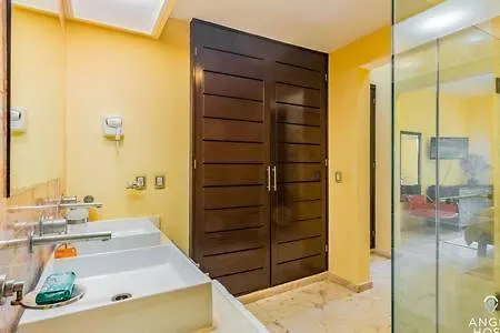 Oceanfront Condo A Block Off 5Th In Heart Of Playa Playa del Carmen Holiday home