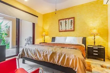 Holiday home Oceanfront Condo A Block Off 5Th In Heart Of Playa Playa del Carmen