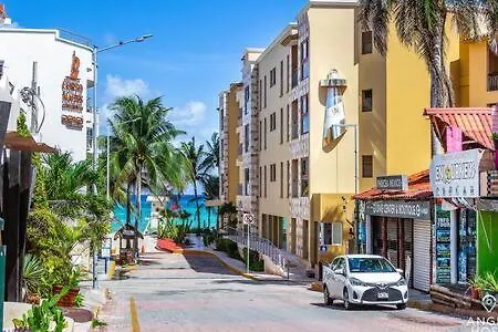 Oceanfront Condo A Block Off 5Th In Heart Of Playa Playa del Carmen Holiday home
