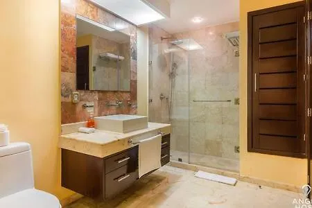 Oceanfront Condo A Block Off 5Th In Heart Of Playa Playa del Carmen 0*,