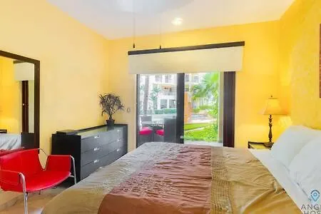 Oceanfront Condo A Block Off 5Th In Heart Of Playa Playa del Carmen Holiday home